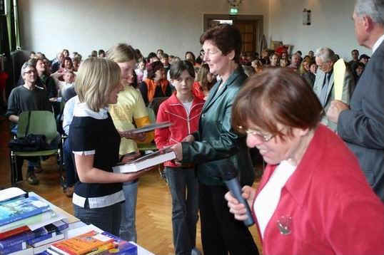 Frau Elisabeth Jeggle bei der Preisbergabe