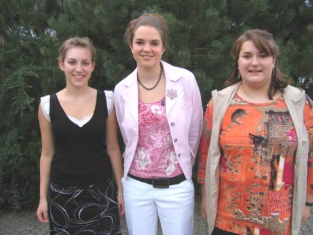 Klasse 10a/b, v. l. n. r.: Madeleine Merk (1. Preis), Marina Kienle (2. Preis), Manuela Blersch (3. Preis)