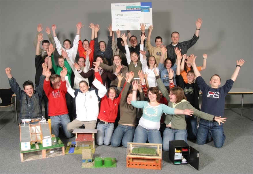 Die Energie-Schulklasse 2006 mit ihrem Klassenlehrer Achim Traub