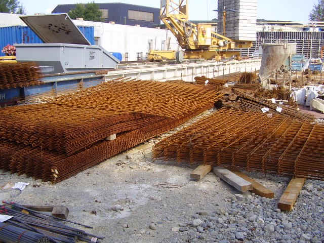 ... ganz schn viel Eisen, das in der Sporthalle verbaut wird