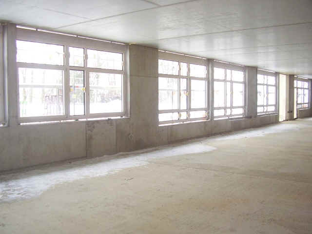 Fensterfront UG (von innen); hier wir einmal der Zeichensaal und ein grerer Raum fr die Mittagsfreizeit sein...