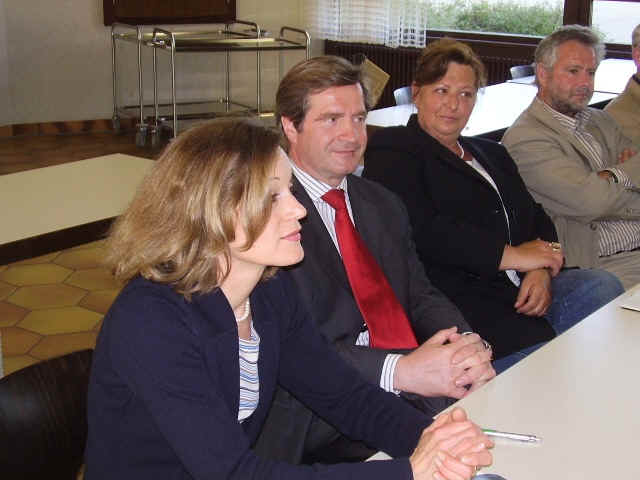 Die neuen und ehemaligen Vertreter des Schulwerks im Stiftungsrat: v. l. n. r. Frau Braun, Herr Kaufmann, Frau Nuber.